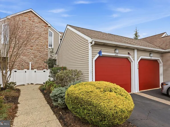 2105 Potters Pl, Holland, PA 18966