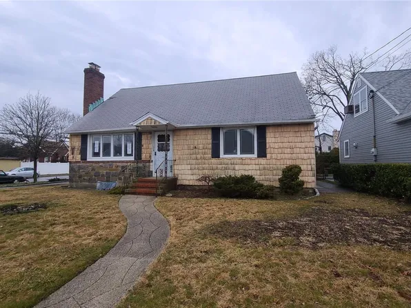 315 Oceanside Parkway, Oceanside, NY 11572