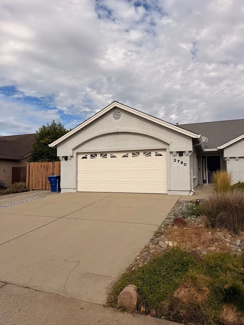 Beautifully Updated 3-Bedroom Home with Scenic Views in Redding — Photo 3
