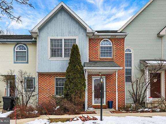 2nd image of 1947 Deer Path Rd