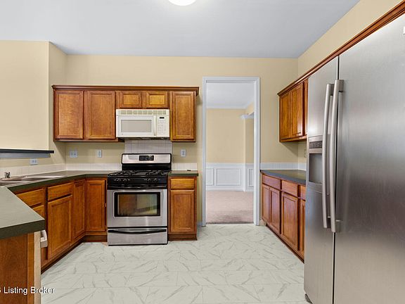 5th image of 9201 Eminence Ct