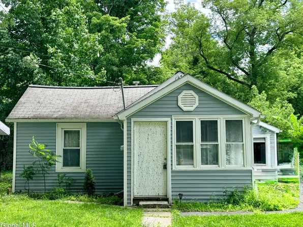 28 Lake Avenue, Nassau, NY 12123