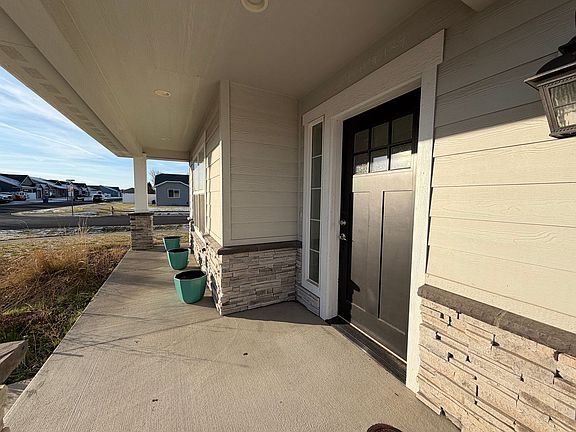 3rd image of 545 W Ashworth Ln