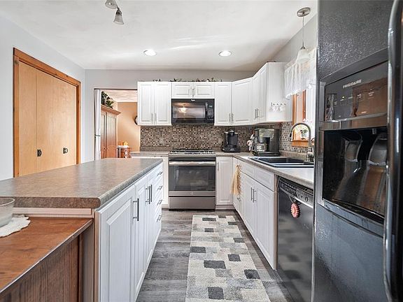 5th image of 328 Horseshoe Ln