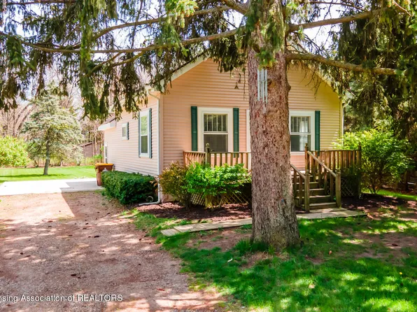 1511 S Lansing St, Saint Johns, MI 48879