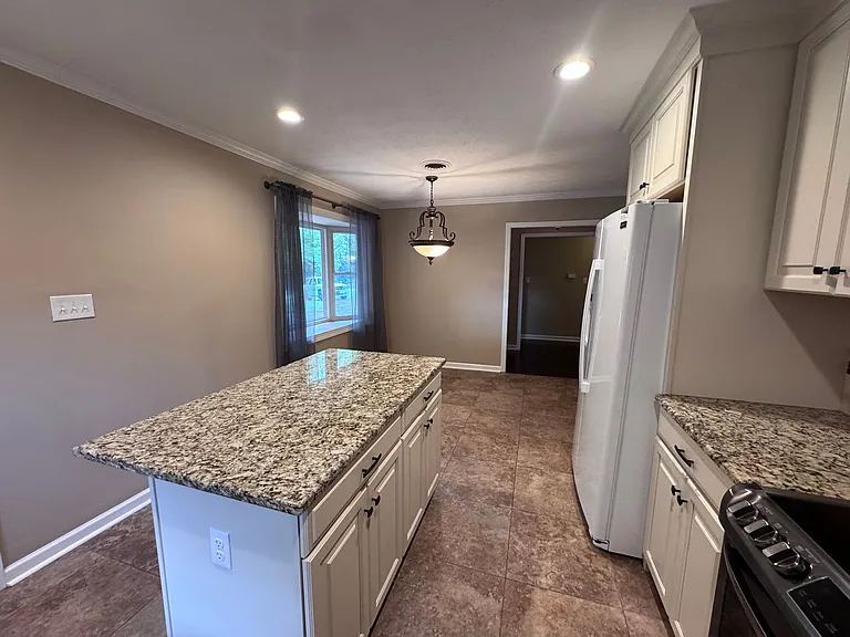 4430 Chicadee Dr — Photo 9