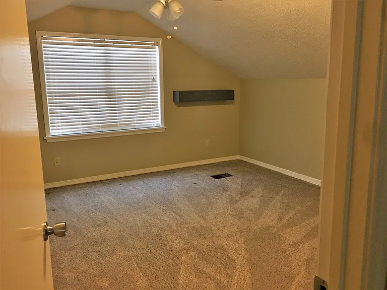 1002 Chase Ln — Photo 10