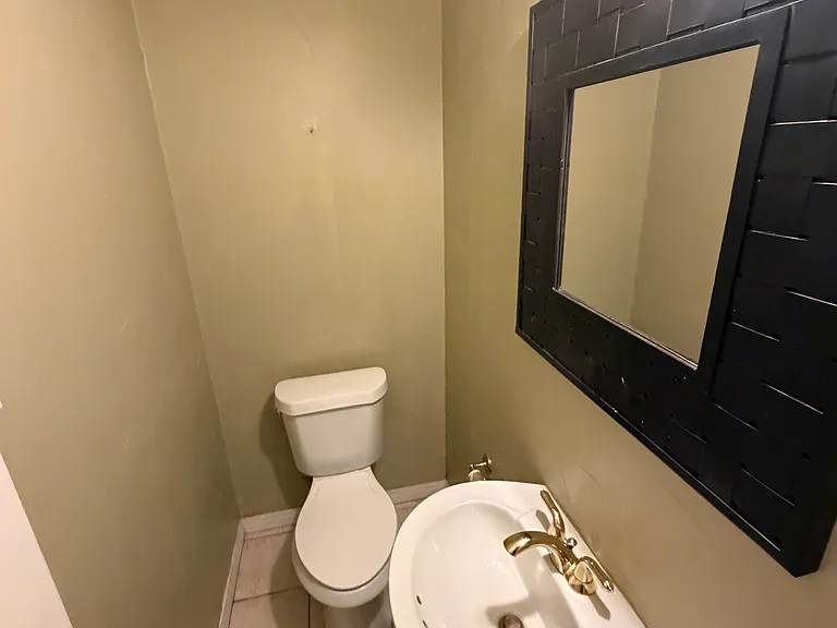 904 Oakmont Dr — Photo 10