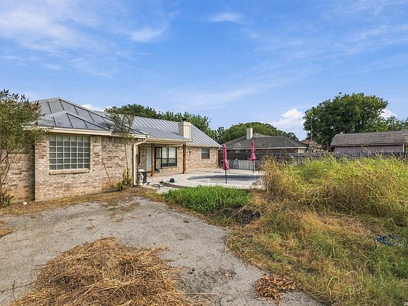 5th image of 2117 HACKBERRY DR