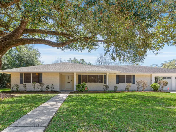 303 Edgewater Dr, New Iberia, LA 70563