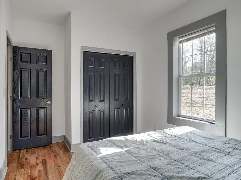 988 Coleman St SW — Photo 17