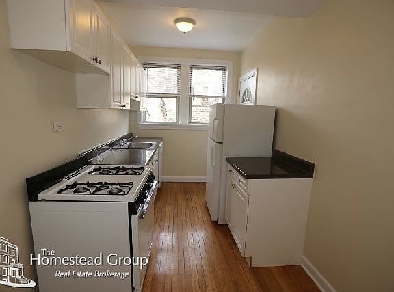 2nd image of 556 W Aldine Ave #Onnew