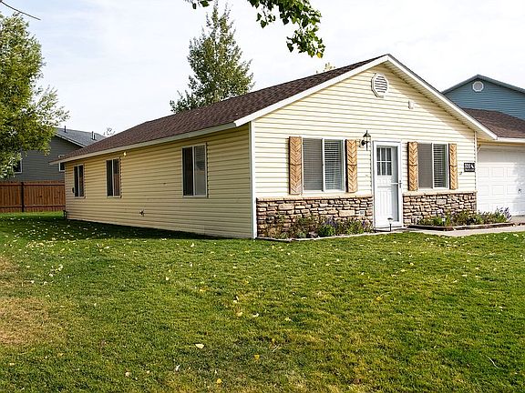 3rd image of 335 Meadowlark Dr
