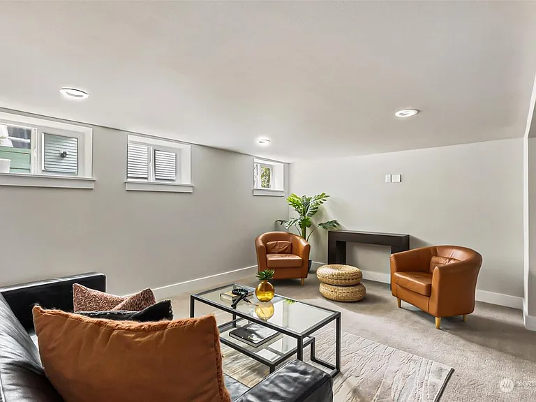 4541 5th Ave NE — Photo 18