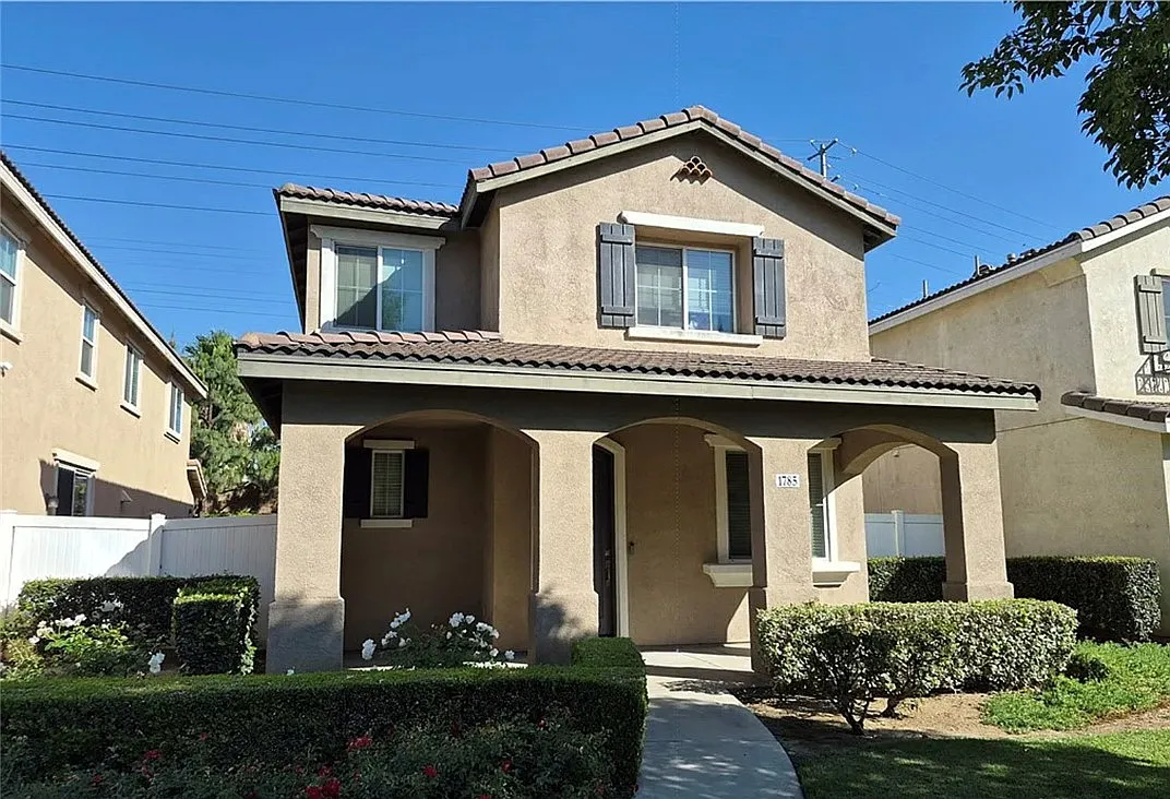 4 bed, 2.5 bath, 1819 sqft, $3,500 — Photo 1