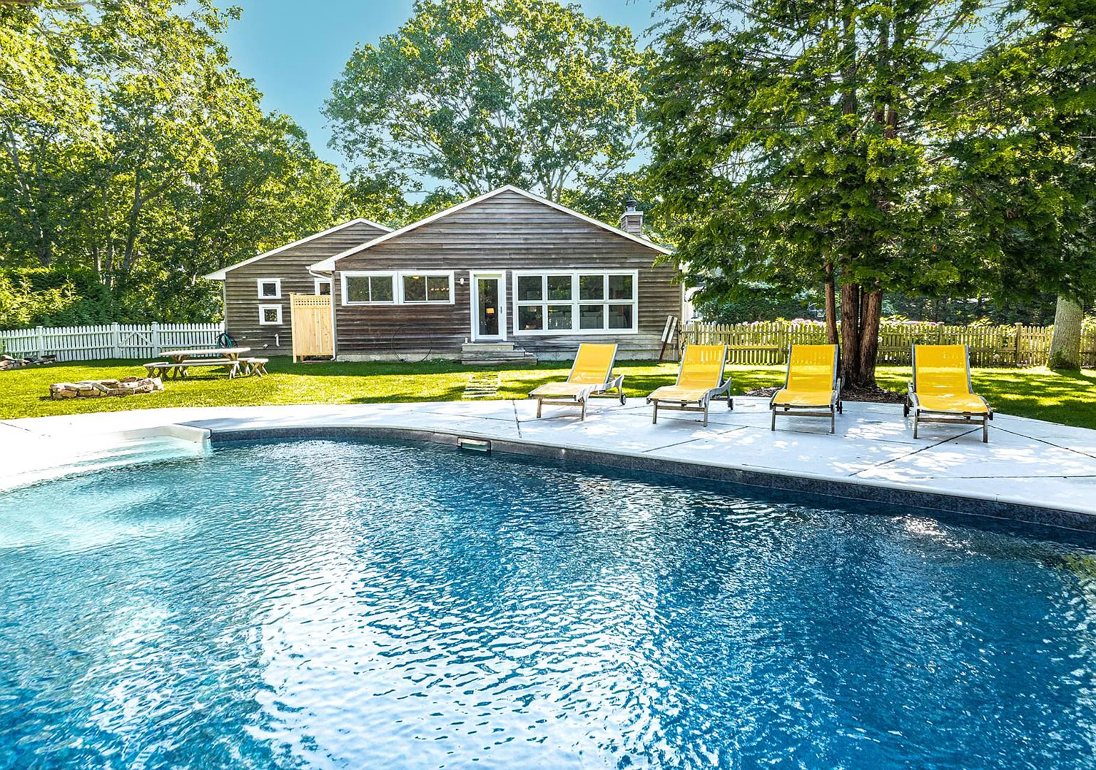Chic Sag Harbor Village Summer — Photo 1