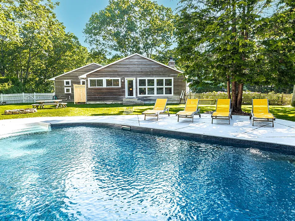 30 Denison Rd