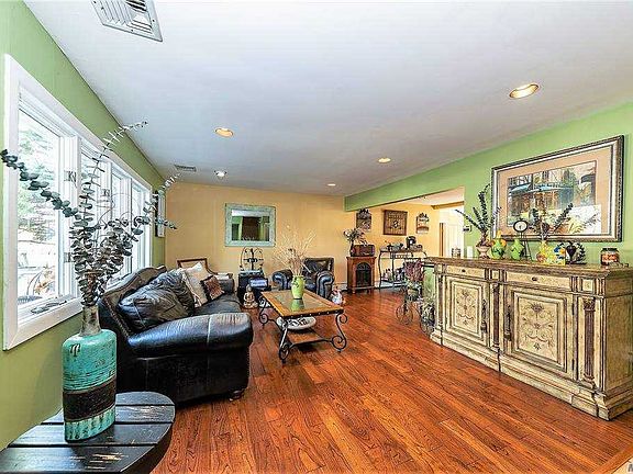 2nd image of 500 Freeman Ave