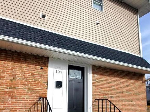 2nd image of 102 E Clements Bridge Rd