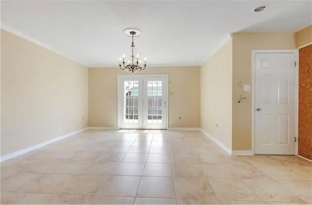 3 bed, 2000 sqft, $3,000 — Photo 1
