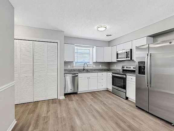 3rd image of 114 Lake Forest Ct #1