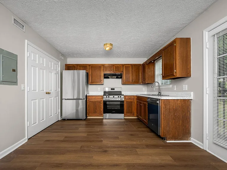 2312 Willowbrook Dr — Photo 10