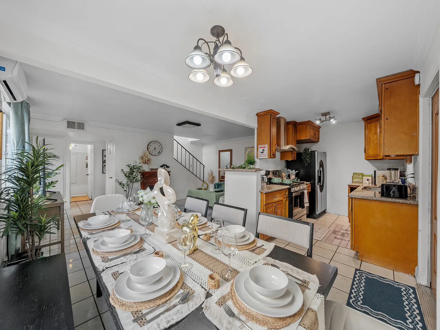 4 bed, 1440 sqft, $6,900 — Photo 4