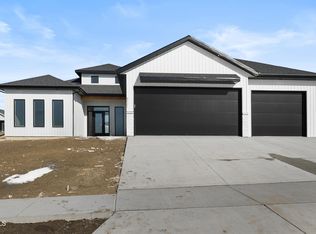 4021 Clairmont Rd, Bismarck, ND 58503