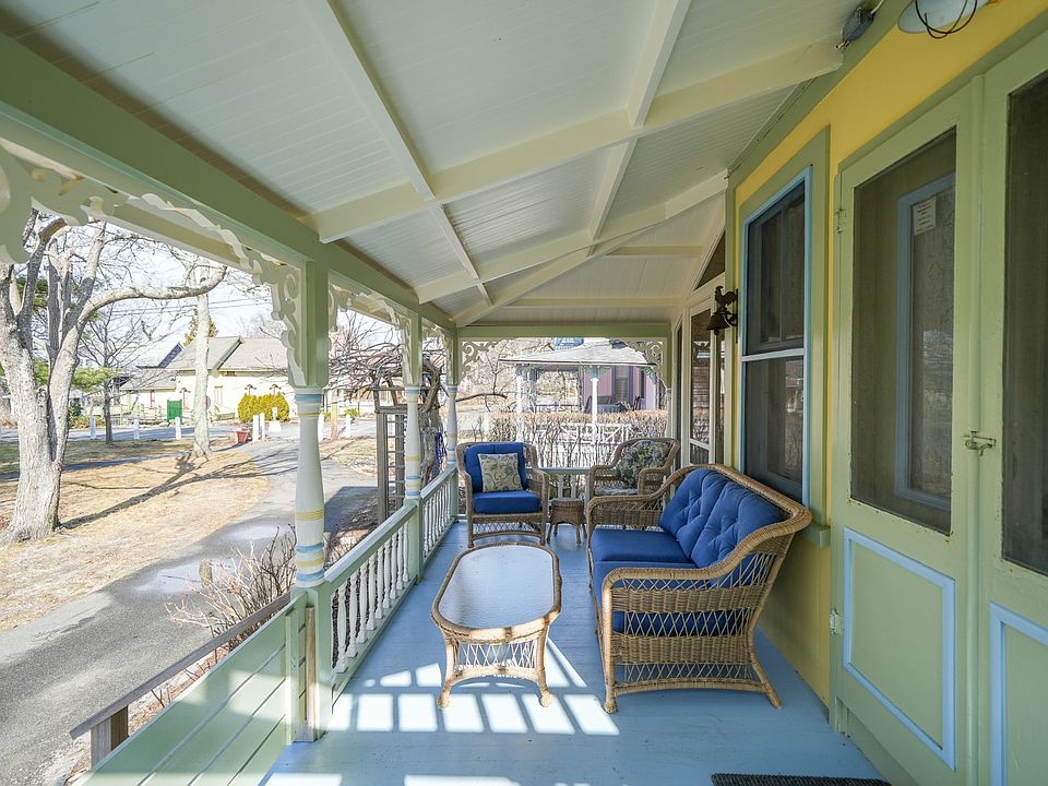 8 Clinton Ave, Oak Bluffs, MA 02557 Zillow
