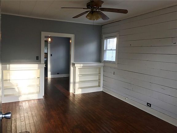 2nd image of 615 N Green St