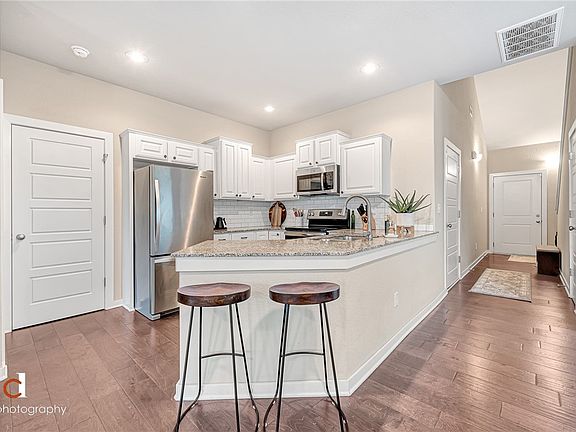 5th image of 3904 SW Peachwood Dr