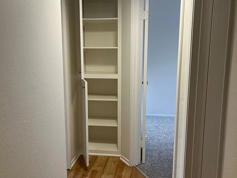 7320 Hazeltine Avenue (5295) — Photo 31