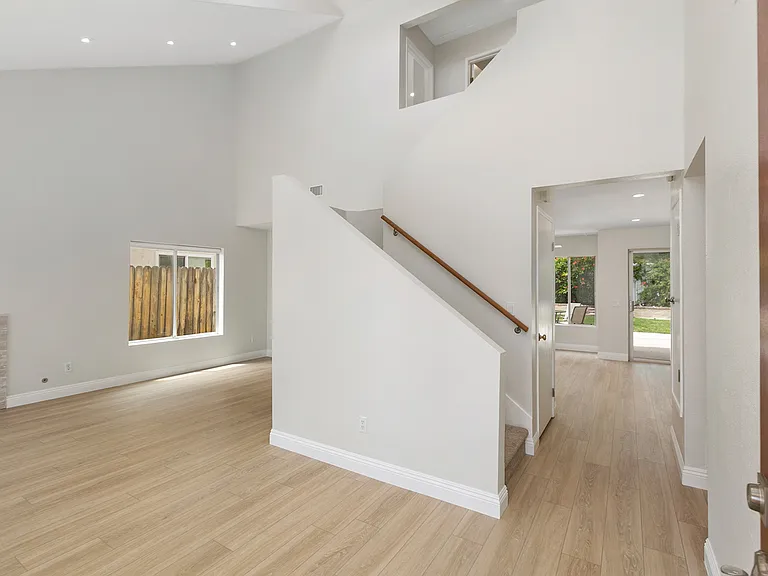 3428 Meadow View Dr — Photo 5