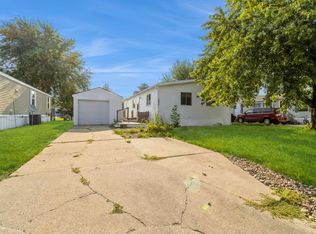 1981 SE Summer Park Dr, Ankeny, IA 50021