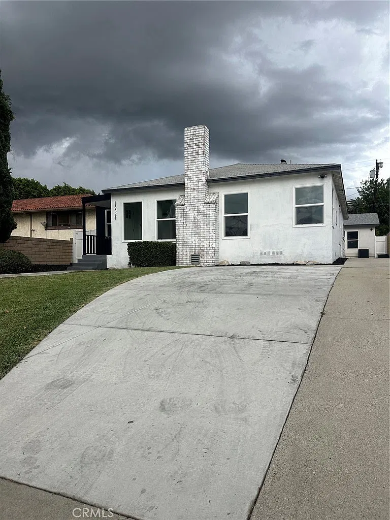 3 bed, 1100 sqft, $3,800 — Photo 1