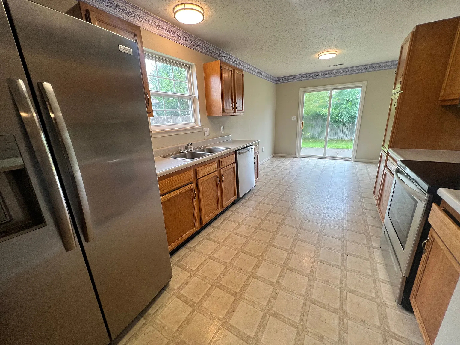 3 bed, 2.0 bath, 1244 sqft, $1,700 — Photo 3