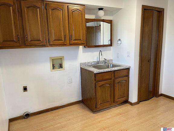 4th image of 520 Central St