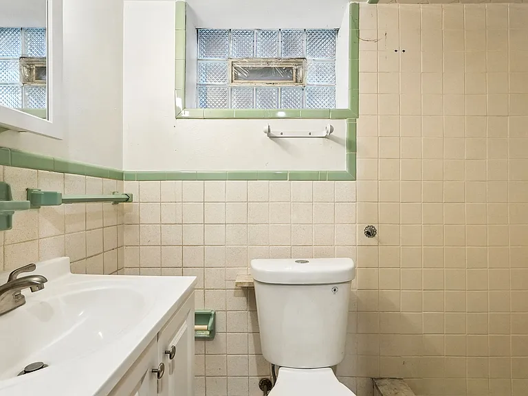 3229 Beacon Hill Ave — Photo 22