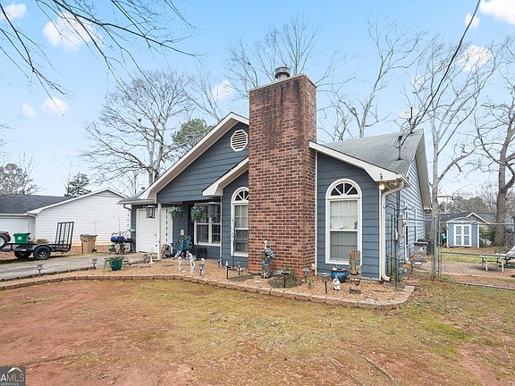 3rd image of 435 Rosehill Dr