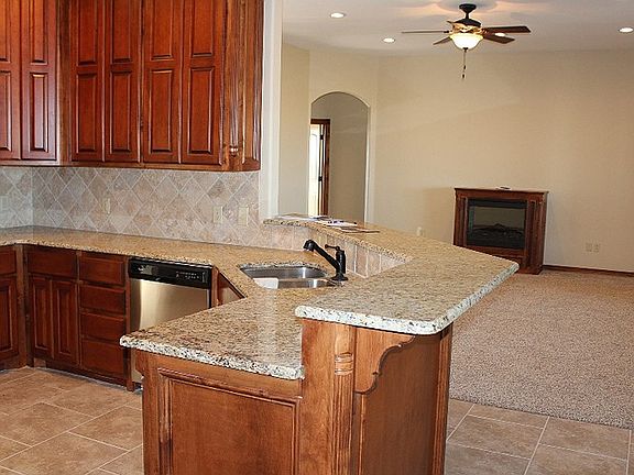 3rd image of 8218 SW Sun Valley Dr