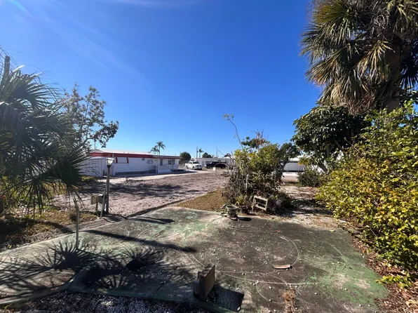 6515 Massachusetts St, Bradenton, FL 34207