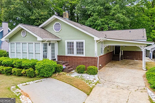 142 Oak Ave Photo 1