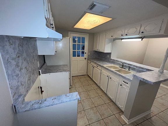 3rd image of 11134 Dalebrook Dr