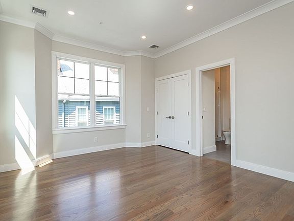 4th image of 3240 Washington St APT 3
