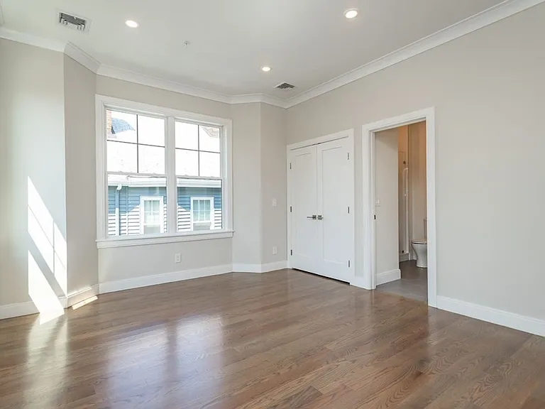 3240 Washington St #3 — Photo 4