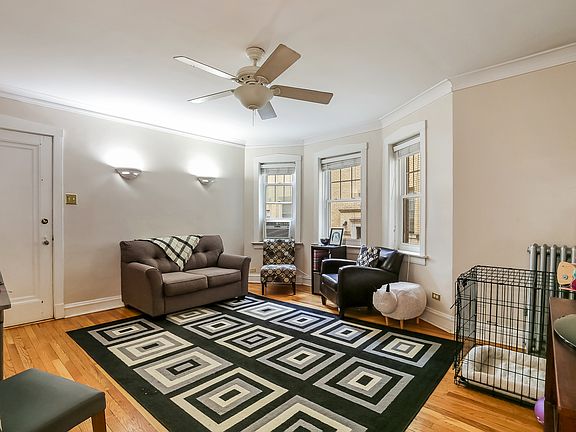 5th image of 419 Wisconsin Ave APT 1W