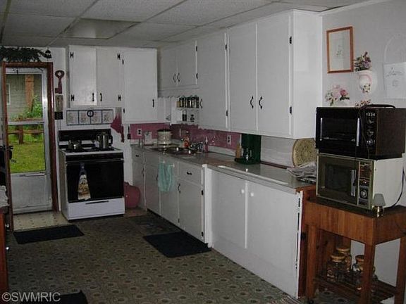 3rd image of 18454 Oxbow Dr