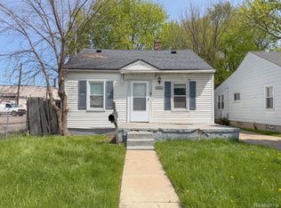 18533 Kenosha St, Harper Woods, MI 48225