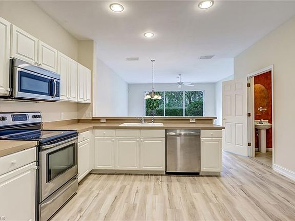2nd image of 1293 Oxford Ln