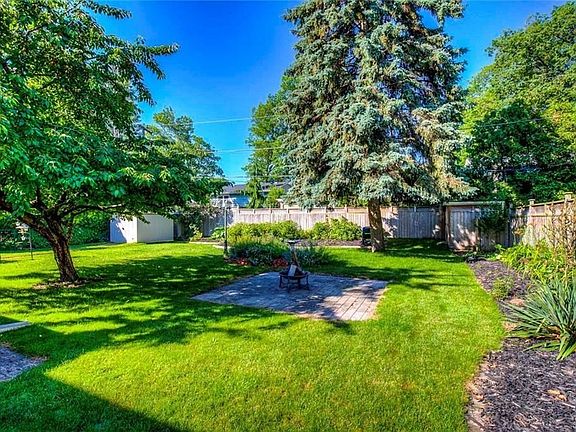 5th image of 342 Oakwood Dr